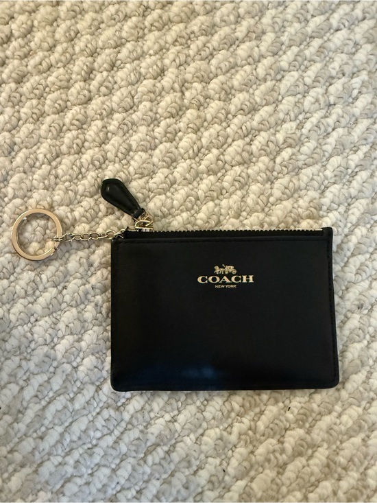 Coach Accessories - COACH Black Leather Zip Card Holder with Gold Keyring